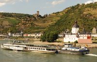 Museumsschiff Fahrt durchs Gebirge (Mittelrhein), Burg Pfalzgrafenstein mit Burg Gutenfels, Foto 5280 Thomas Becker